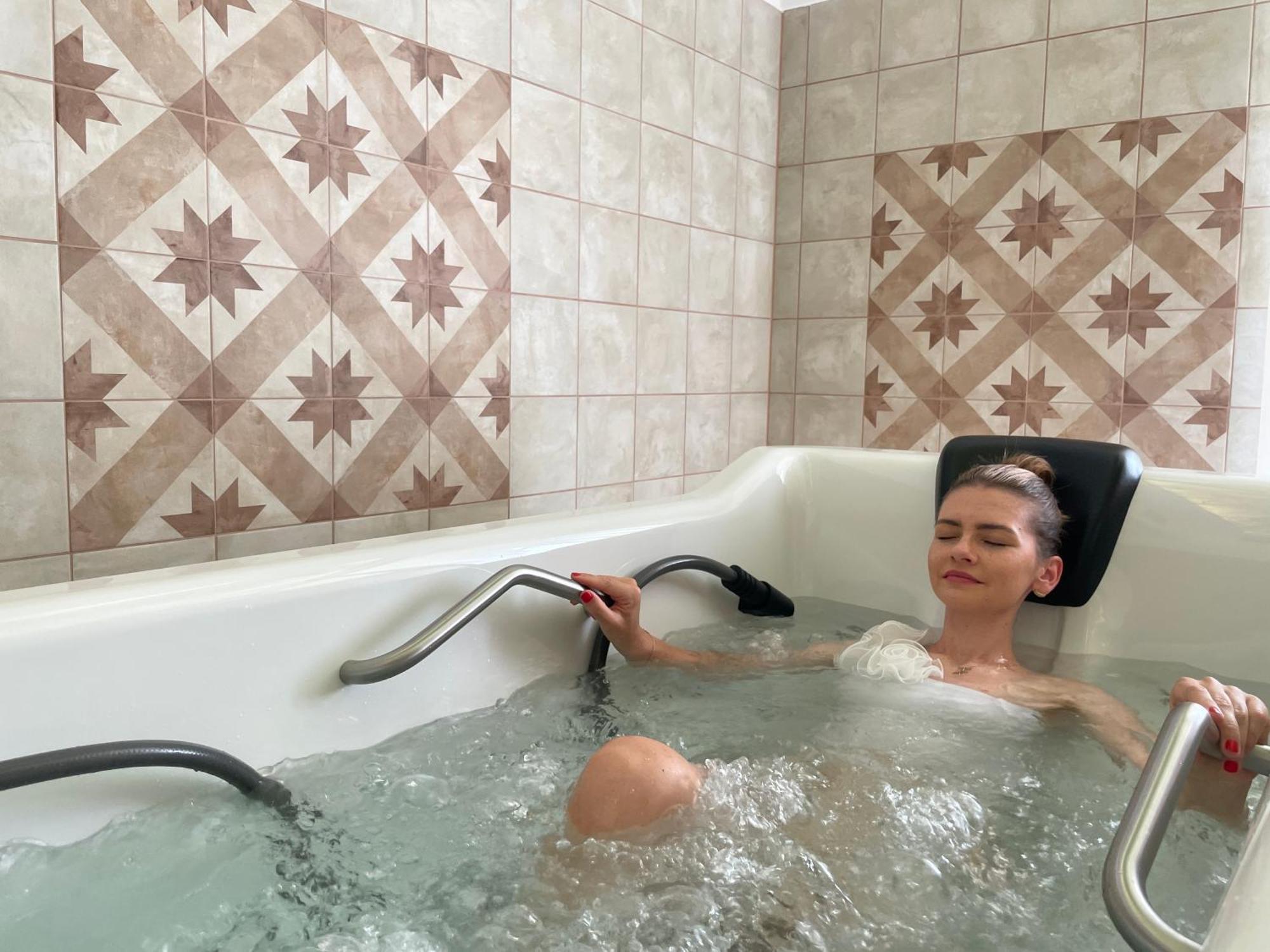 Ld Palace Spa & Kur ฟรันทิชโกวี ลาซเน ภายนอก รูปภาพ