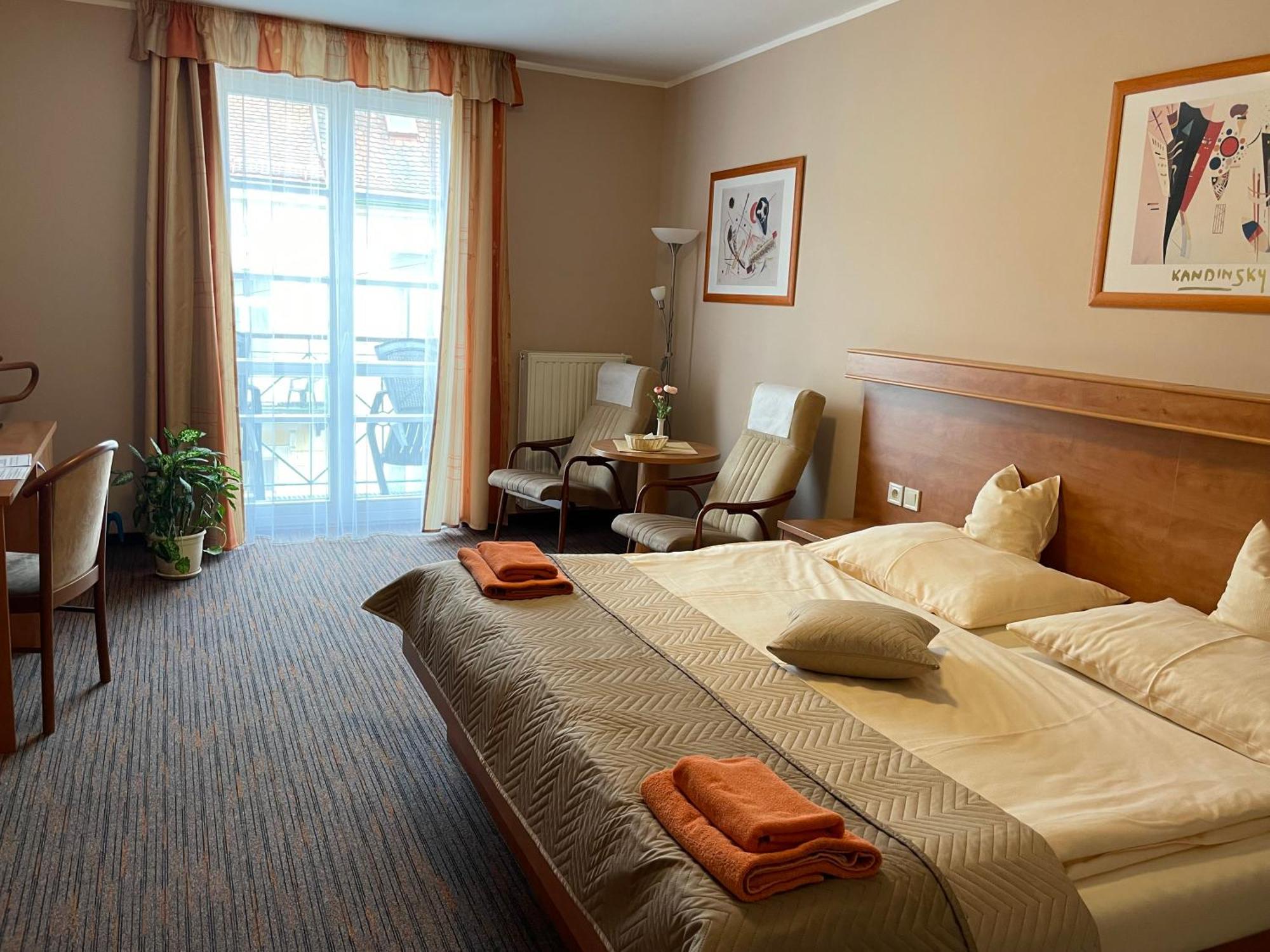 Ld Palace Spa & Kur ฟรันทิชโกวี ลาซเน ภายนอก รูปภาพ