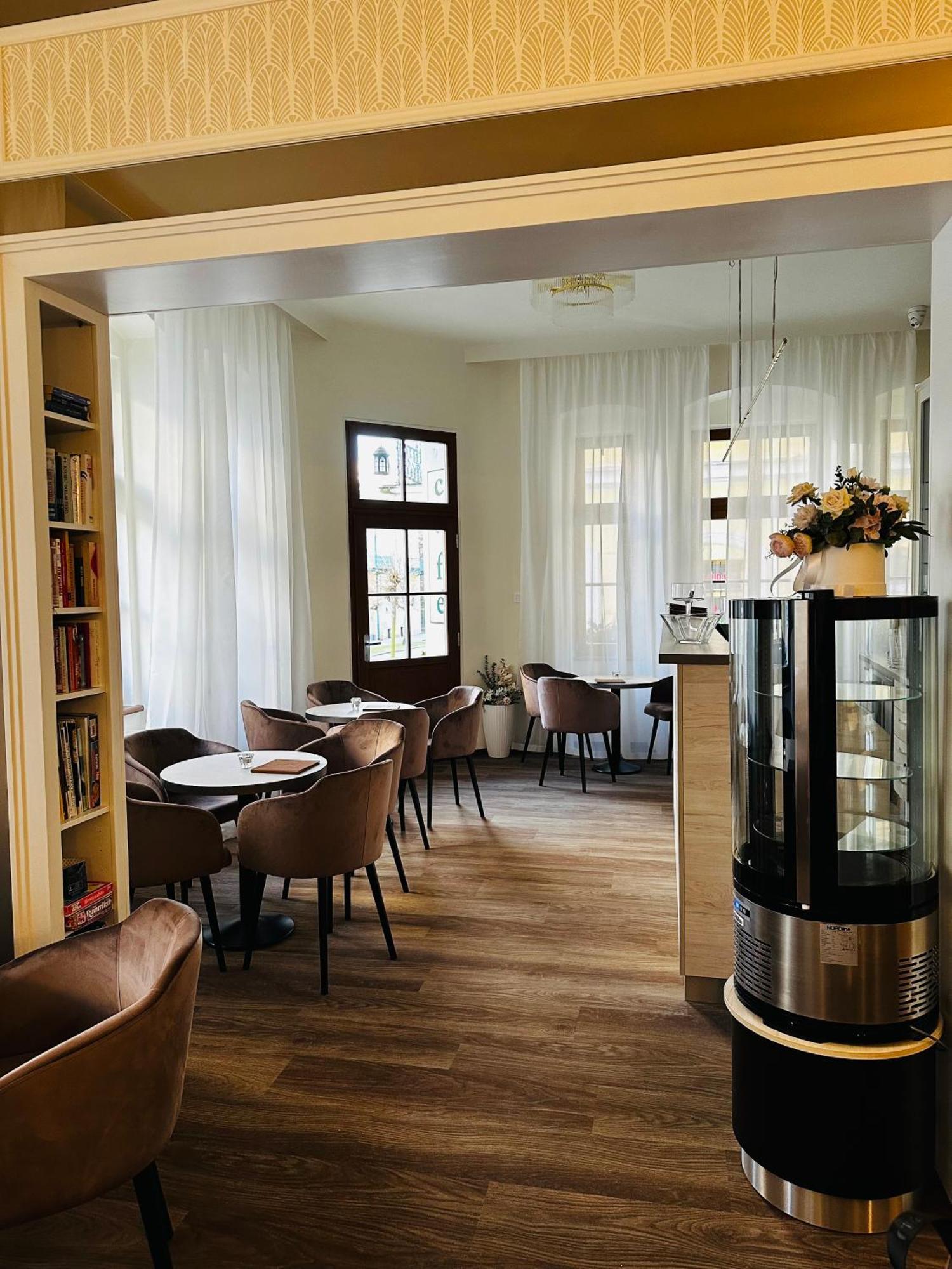 Ld Palace Spa & Kur ฟรันทิชโกวี ลาซเน ภายนอก รูปภาพ